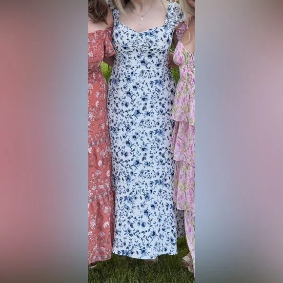 Park & Fifth 
Eau Claire 
Floral Blue and White Maxi Dress - Picture 4 of 4